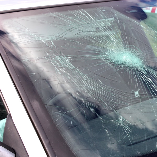 which auto glass replacement service to contact and what is the price cost to fix windshield  in Gotha FL